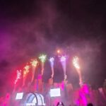 feestje in de buurt met vuurwerk